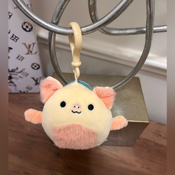 Squishmallow Meghan Cream and Pink Bag Charm - Picture 1 of 3